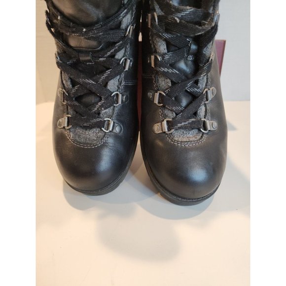 WOMENS SZ 9.5 M CLARKS ANKLE BOOTS LEATHER SUEDE HICKING FASHION SOFT CUSHION - Picture 4 of 8